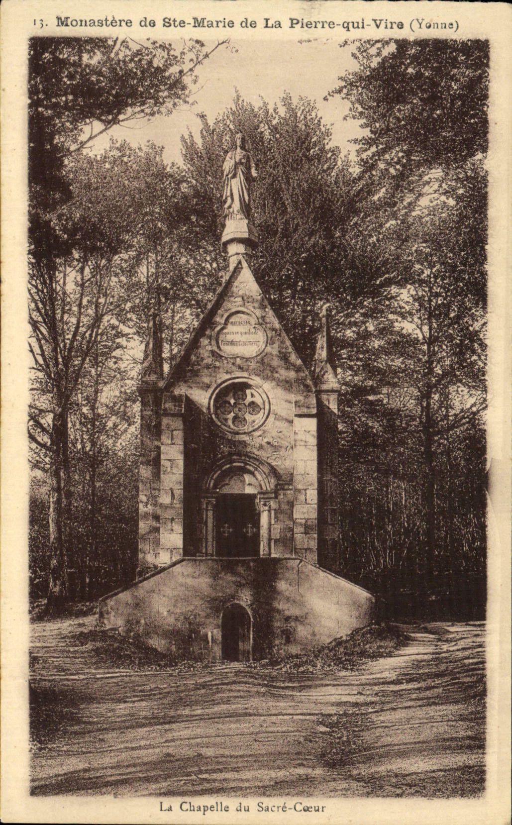 CPA Monastere de Ste Marie de La Pierre qui Vire La chapelle du Sacre Coeur