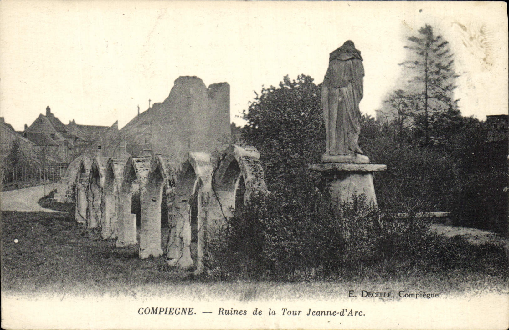 CPA Compiegne Ruines de la Tour Jeanne d'Arc