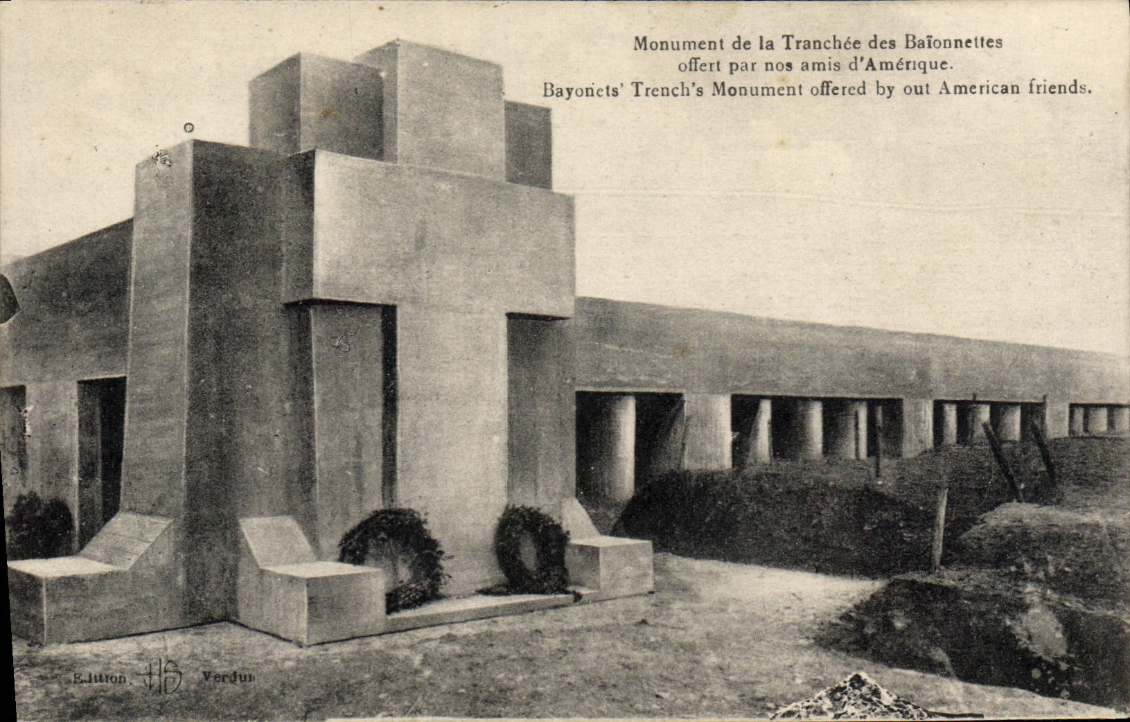 CPA Monument De La Tranchee Des Baionnettes Offert Par Nos Amis d'Amerique Militaria