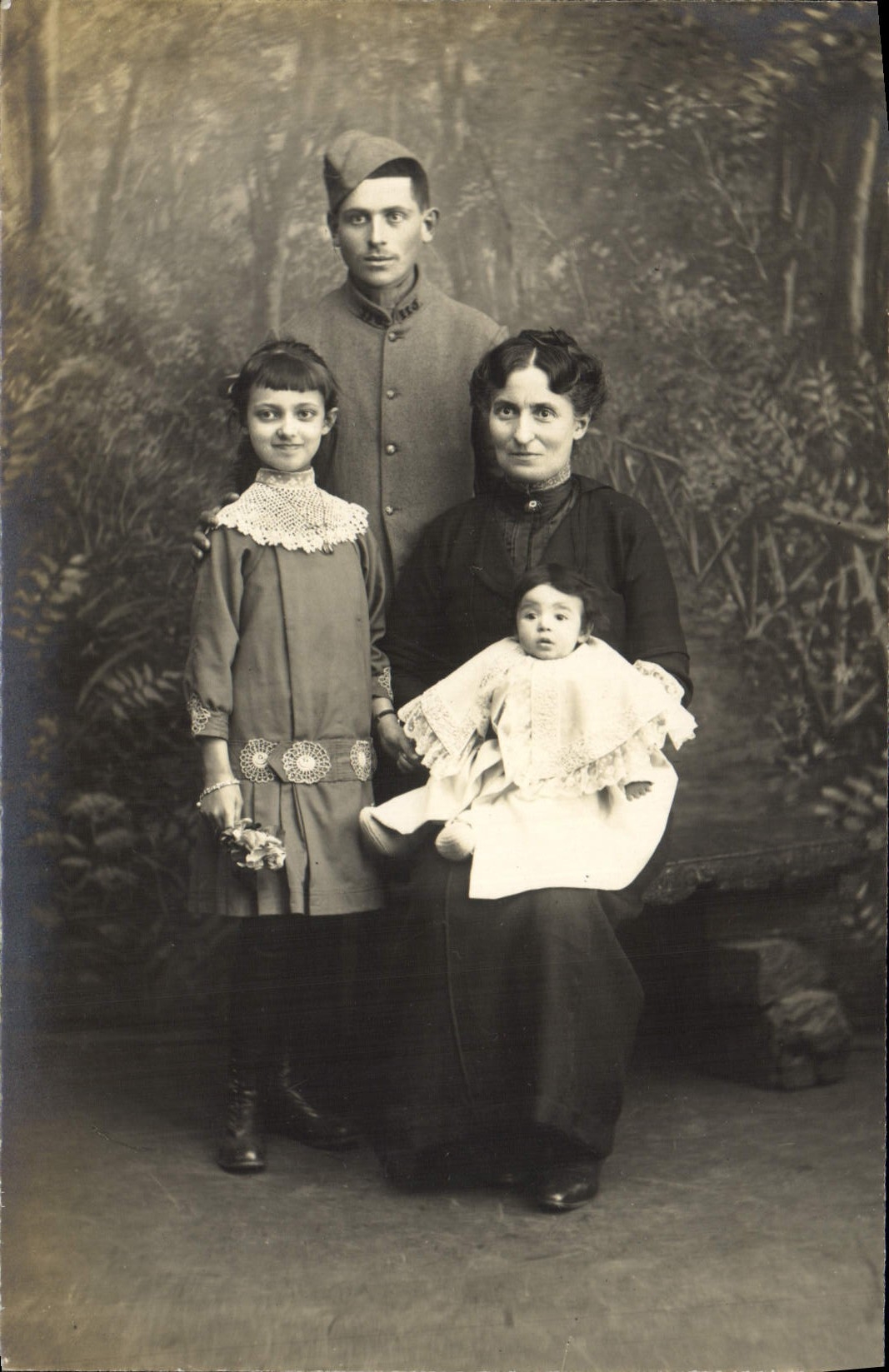 CARTE PHOTO Famille Soldat Femme Enfants Militaria 