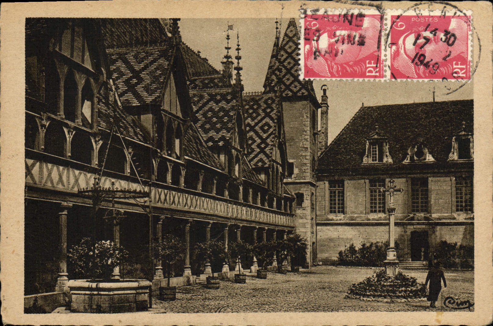 CPA Beaune Hotel Dieu Cour d'Honneur