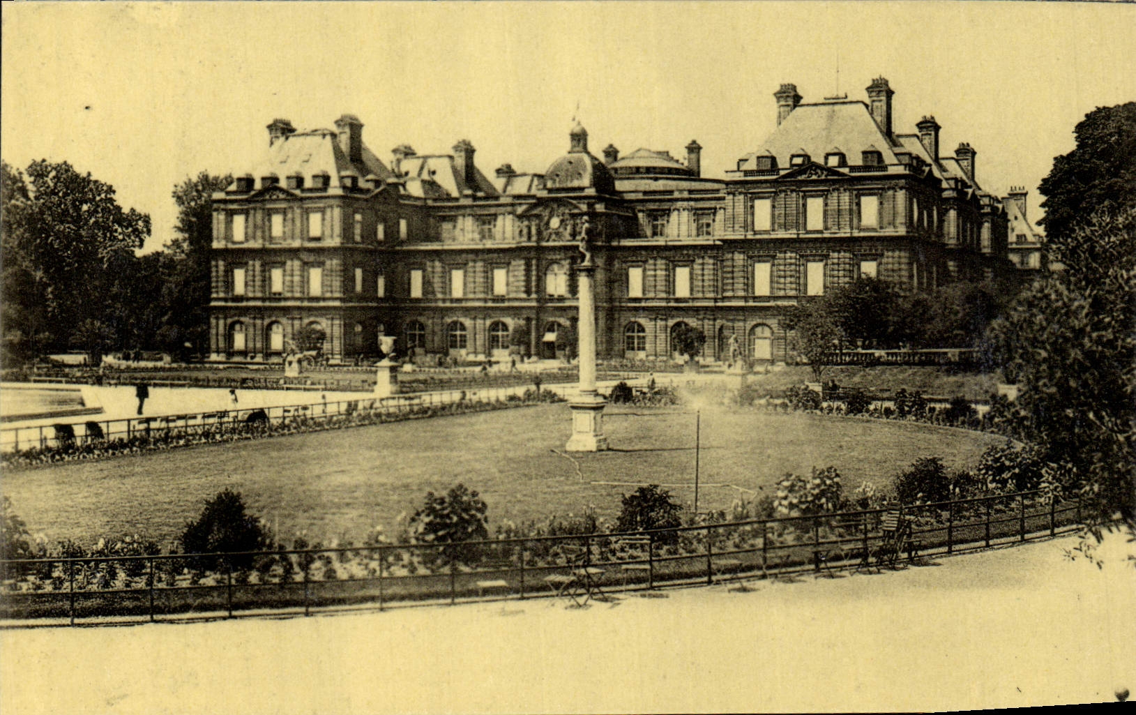 CPA Brosse Le Palais Du Luxembourg Paris