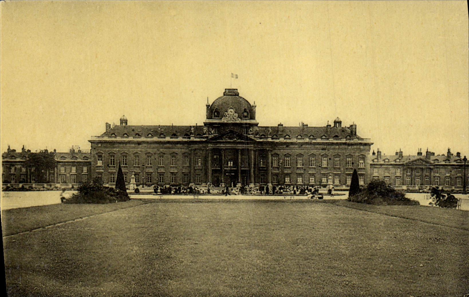 VINTAGE POSTCARD Gabriel the Military academy Paris