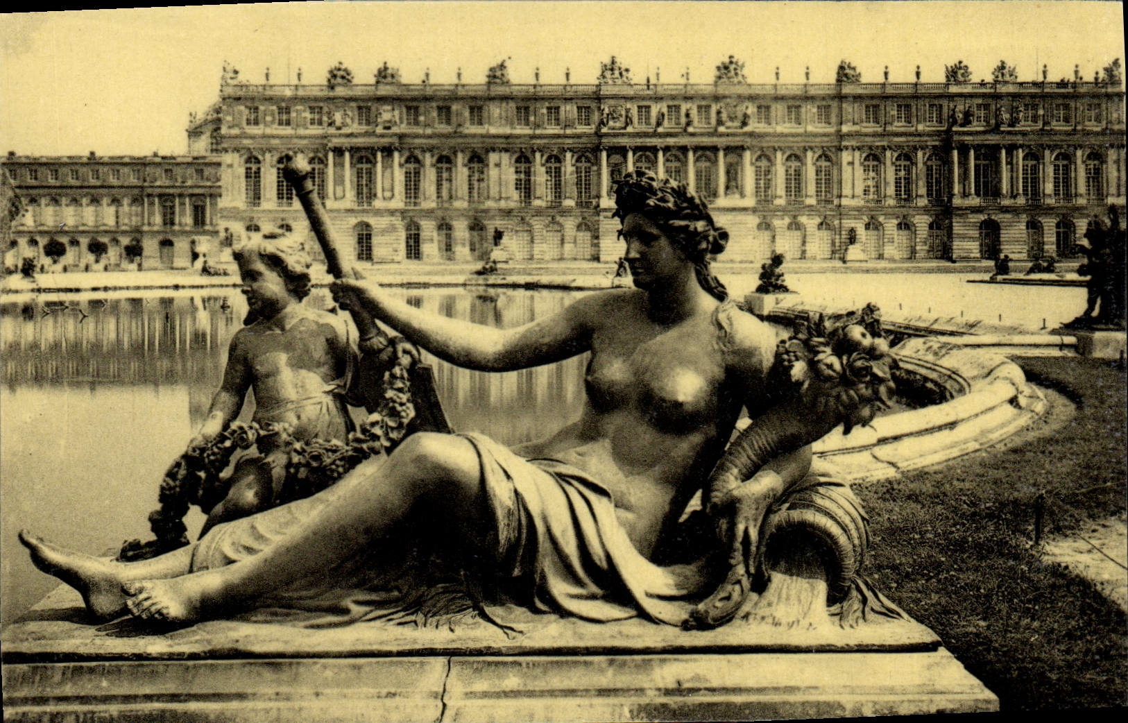 VINTAGE POSTCARD Frontage Of the Castle Taken Of the Water Floor And the Marne Of Hongre Versailles