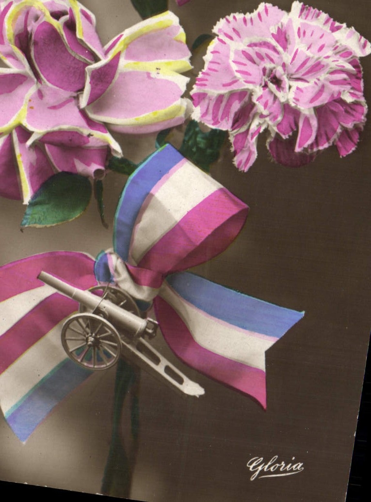 CPA Fantaisie Fleurs Drapeau Canon Militaria 