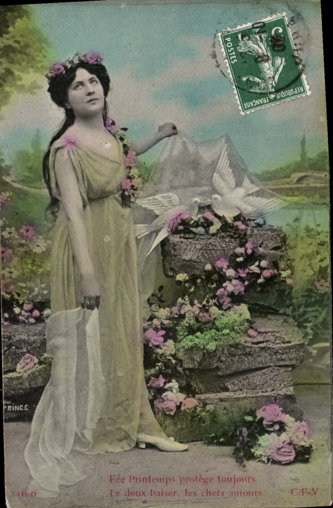 CPA Fantaisie Fleurs Femme Colombes