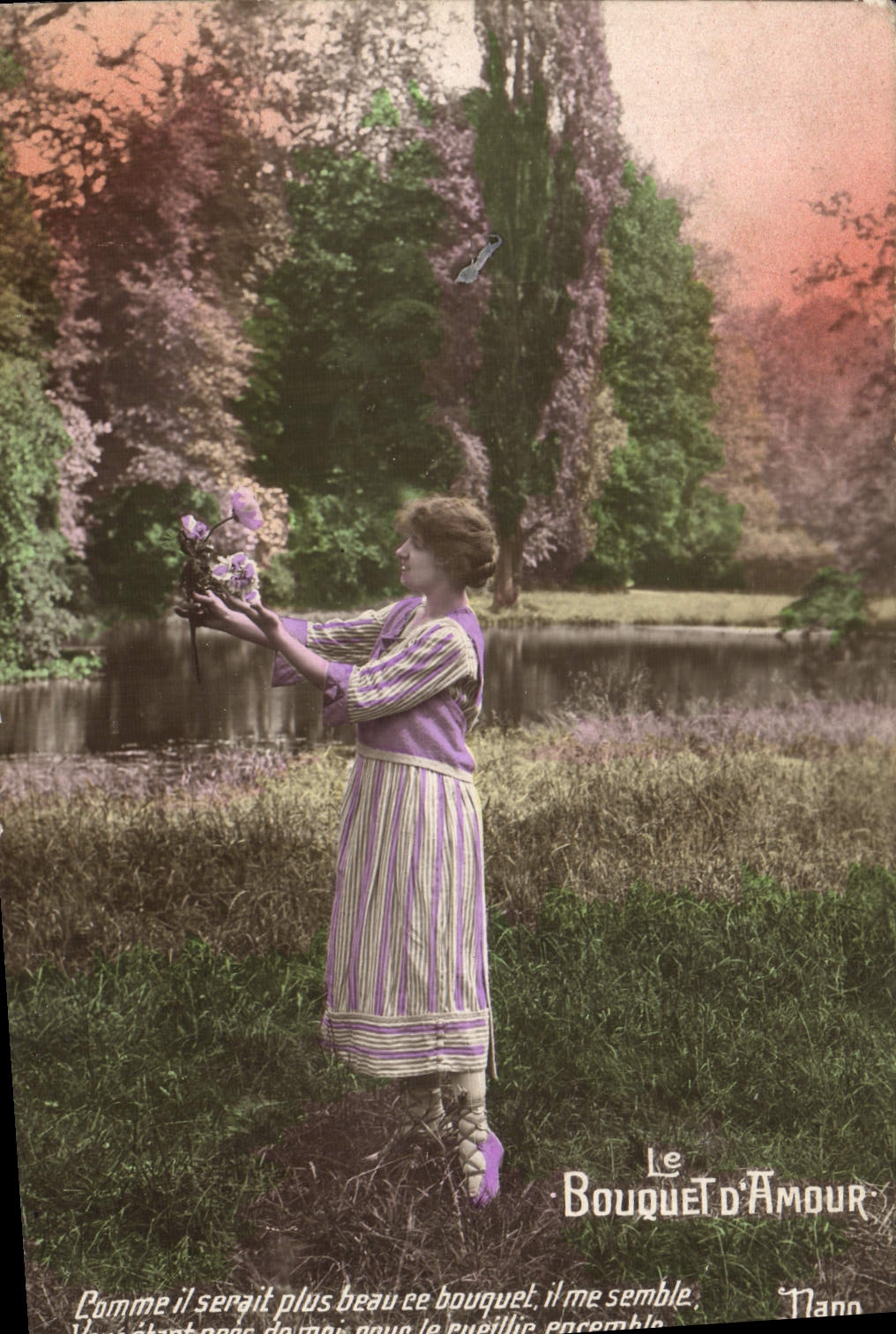 CPA Fantaisie Fleurs Femme Le bouquet d'amour