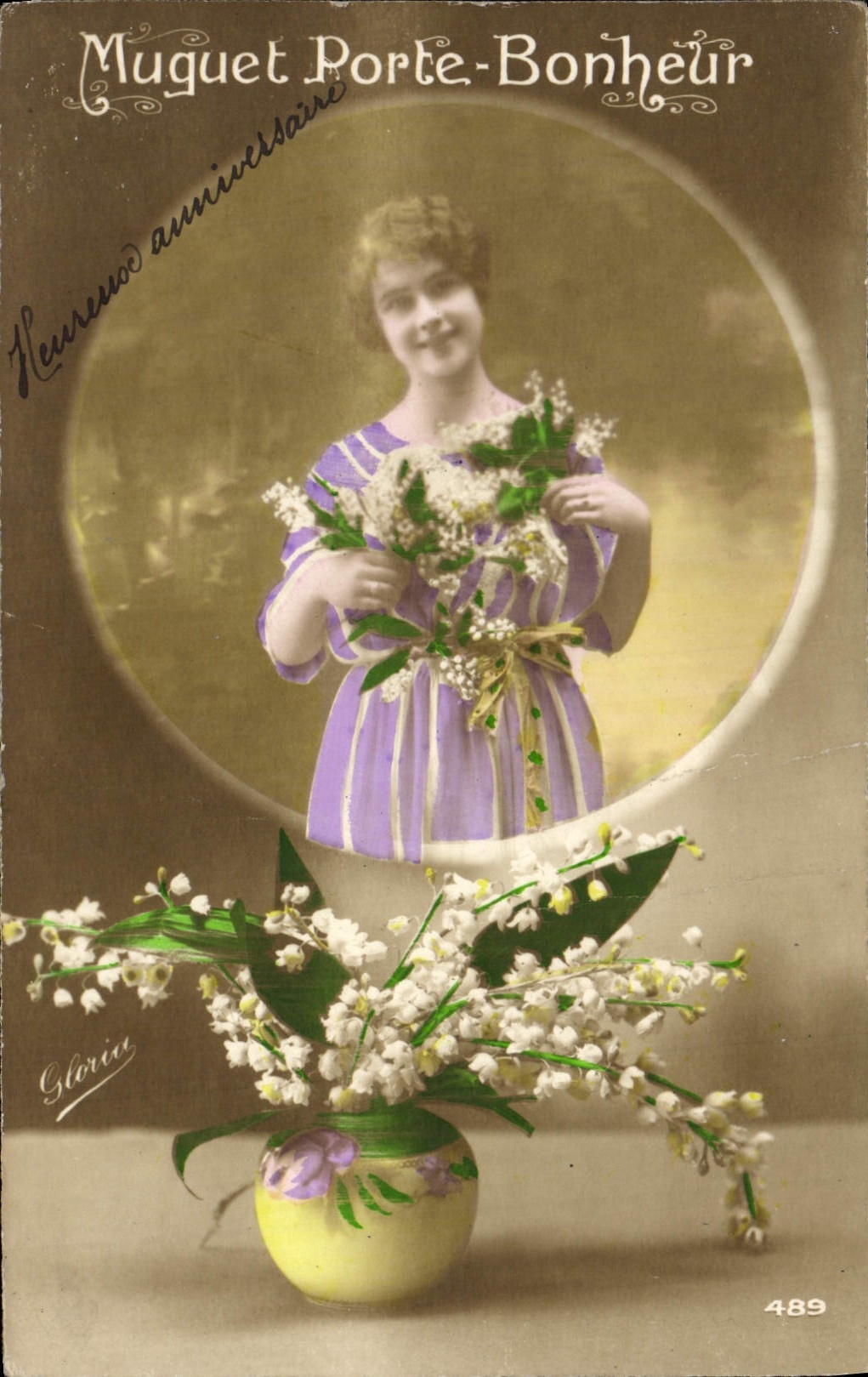 CPA Fantaisie Fleurs Femme Muguet