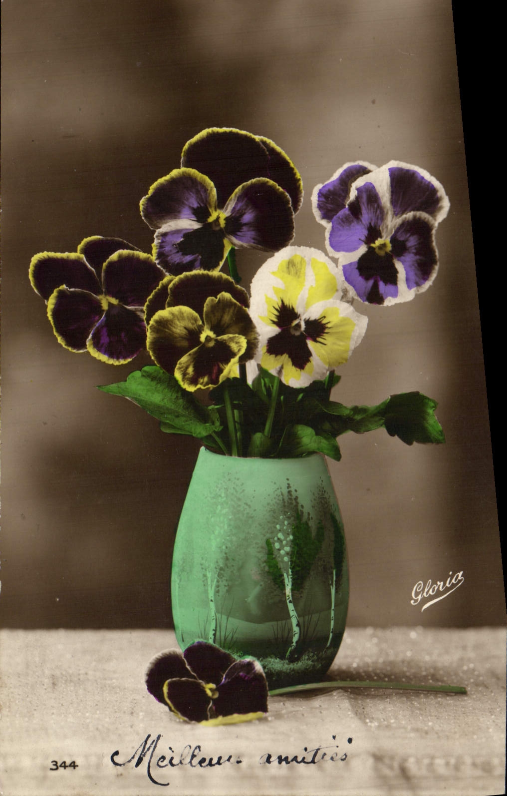 Flores de la fantasía de la POSTAL de la VENDIMIA