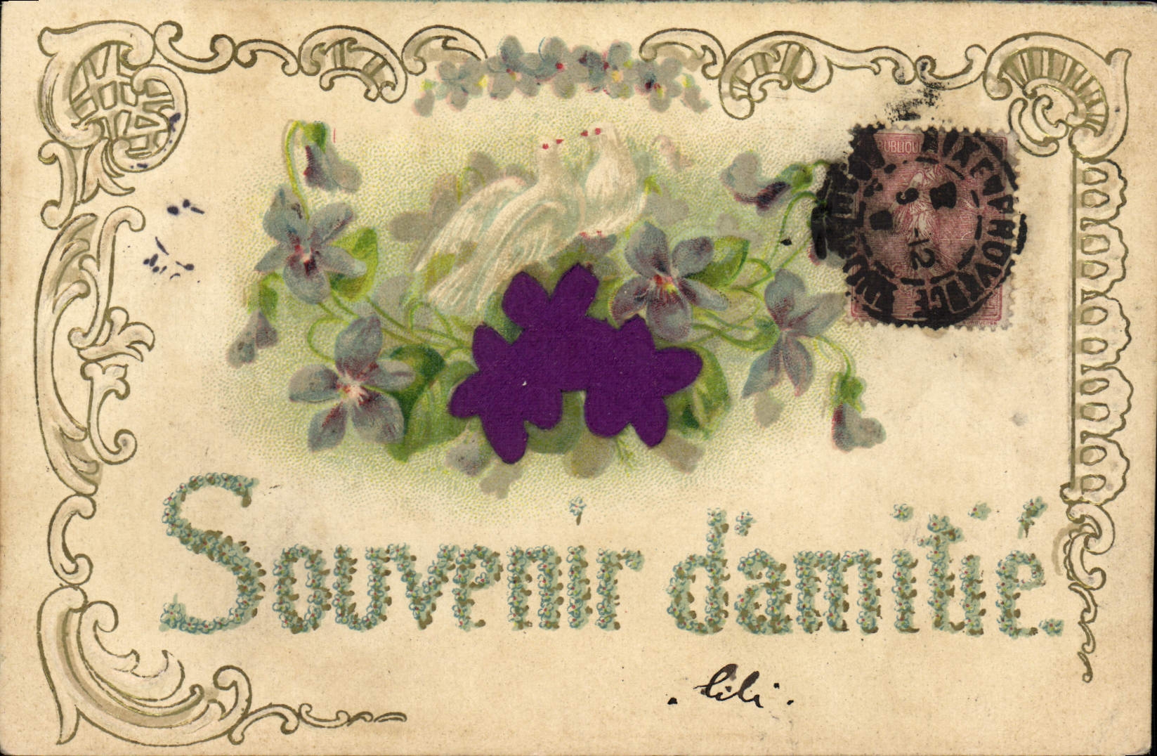 La fantasía de la POSTAL de la VENDIMIA florece palomas