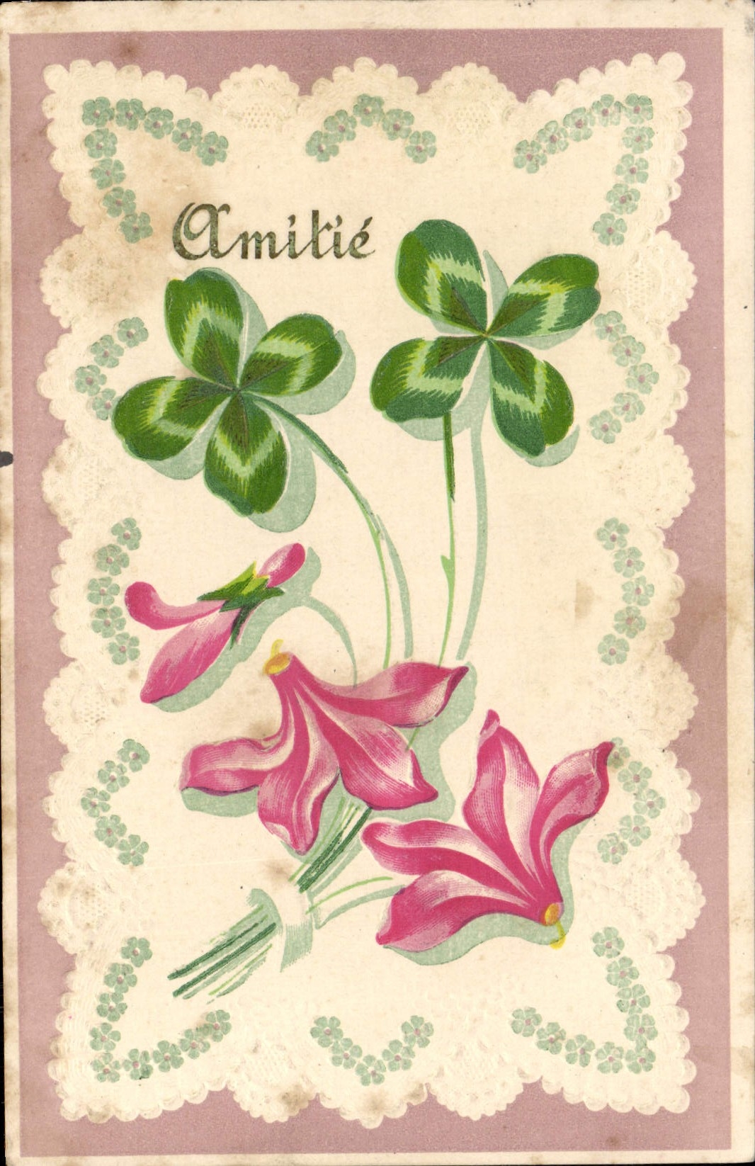 La fantasía de la POSTAL de la VENDIMIA florece el trébol