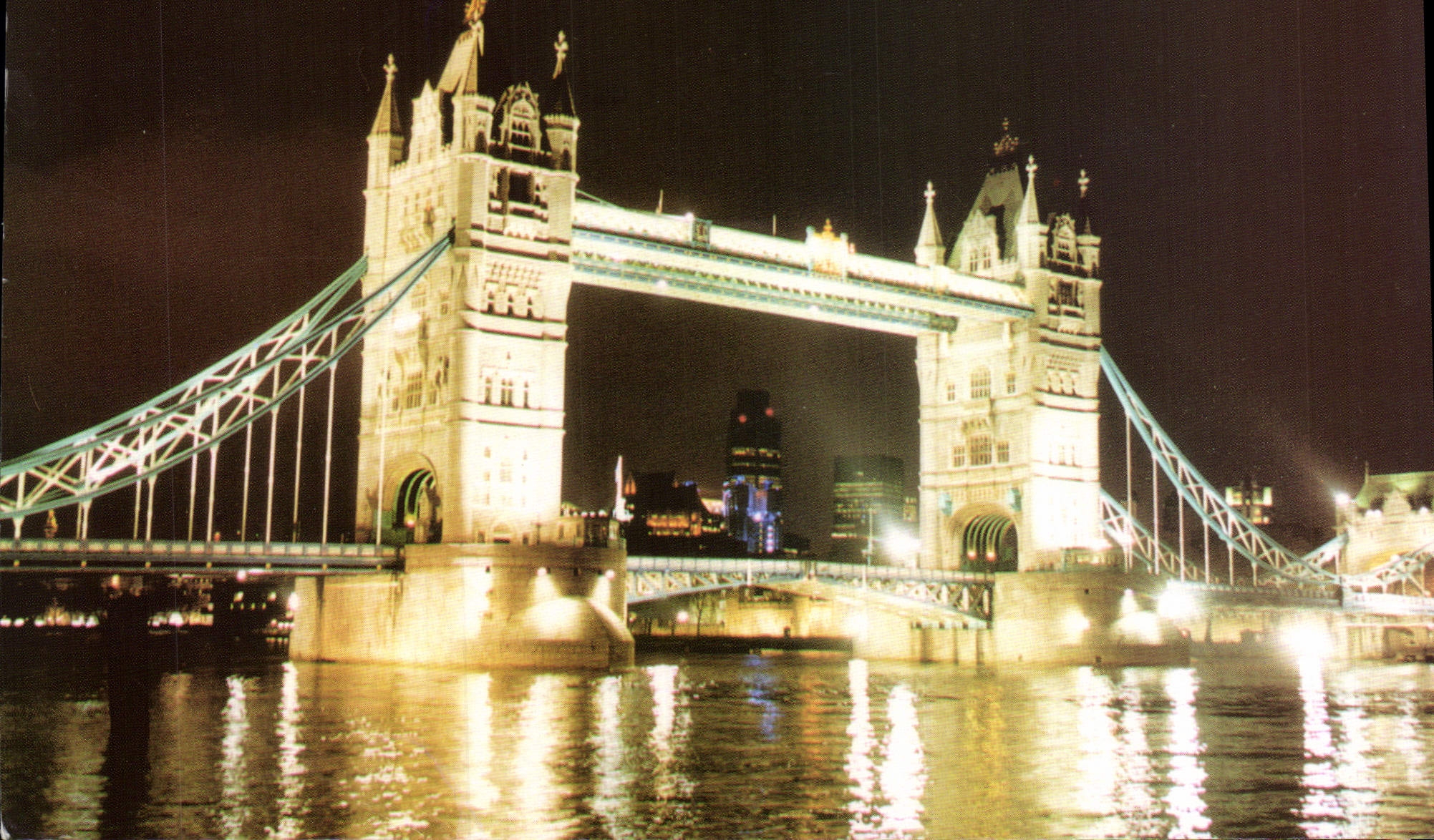 CPM Tower Bridge Gateway To The City Of London