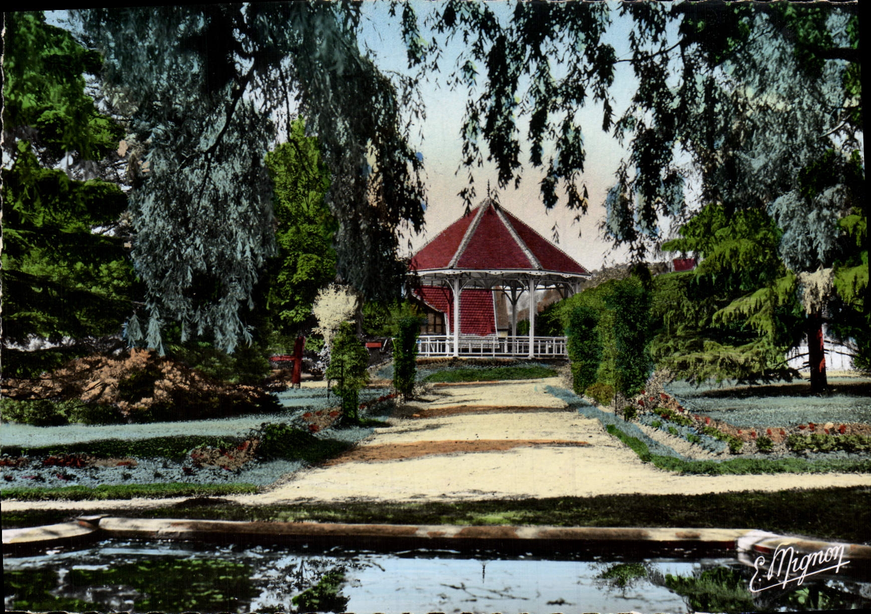POSTAL MODERNA la característica el jardín público