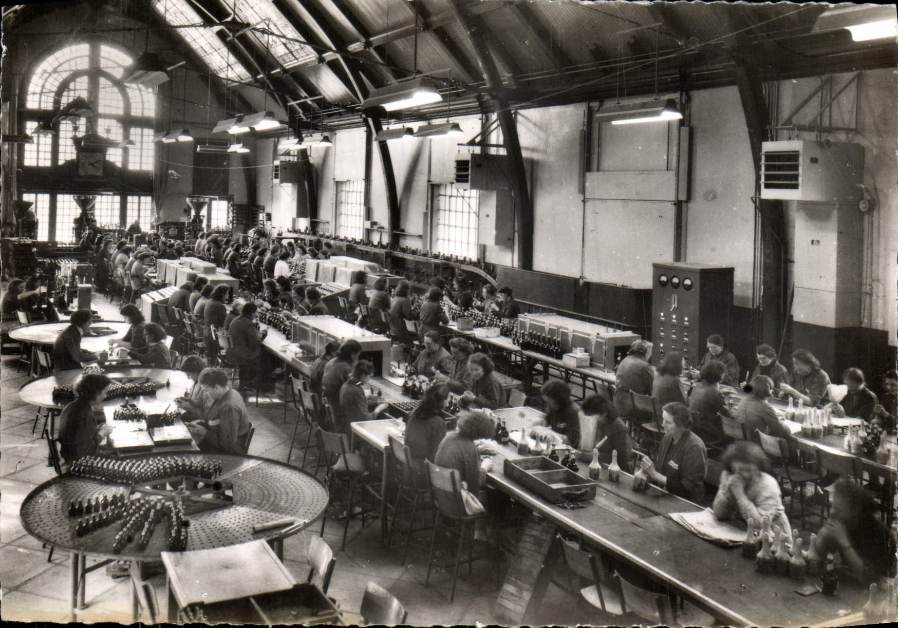 POSTAL MODERNA el benedictino tiene Fecamp el cuarto del etiquetado