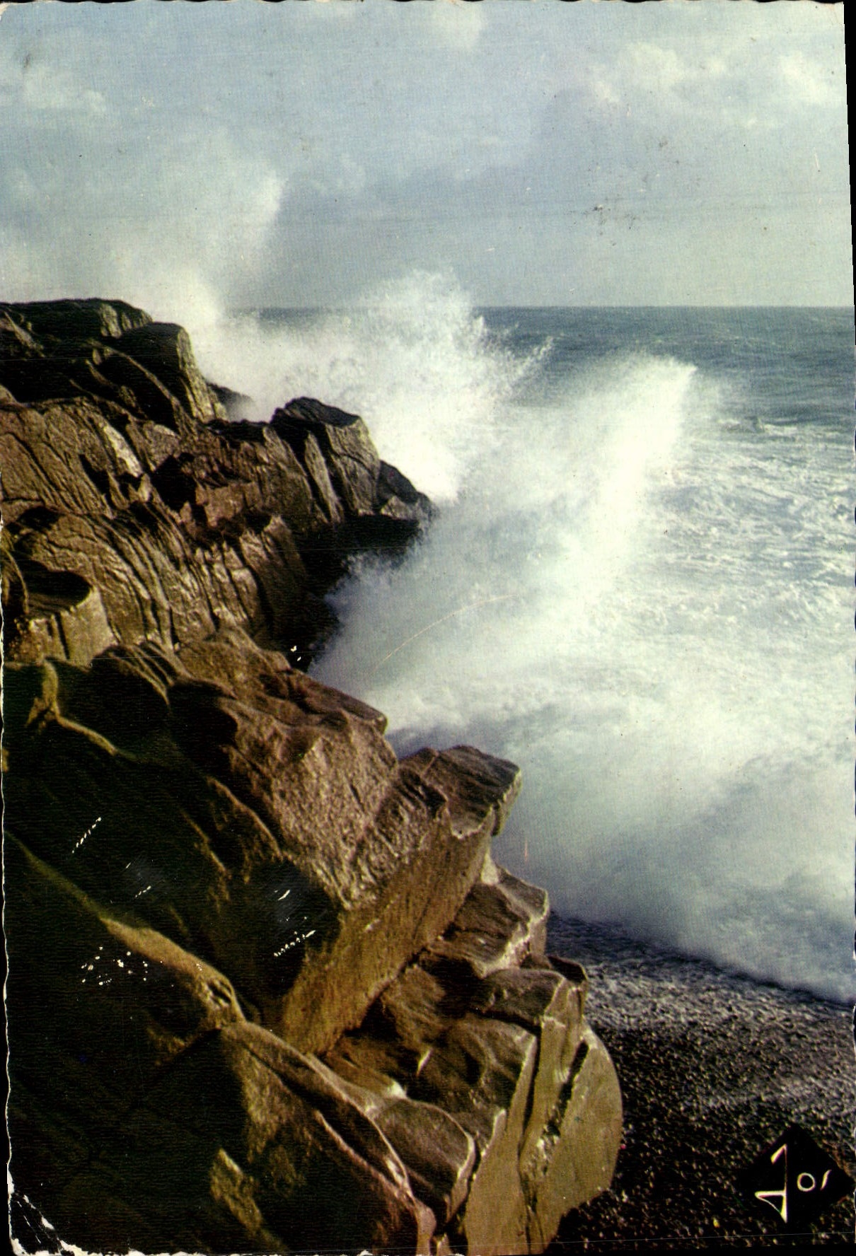 MODERN CARD Vague Brittany Colors Breaking on the Breton coast