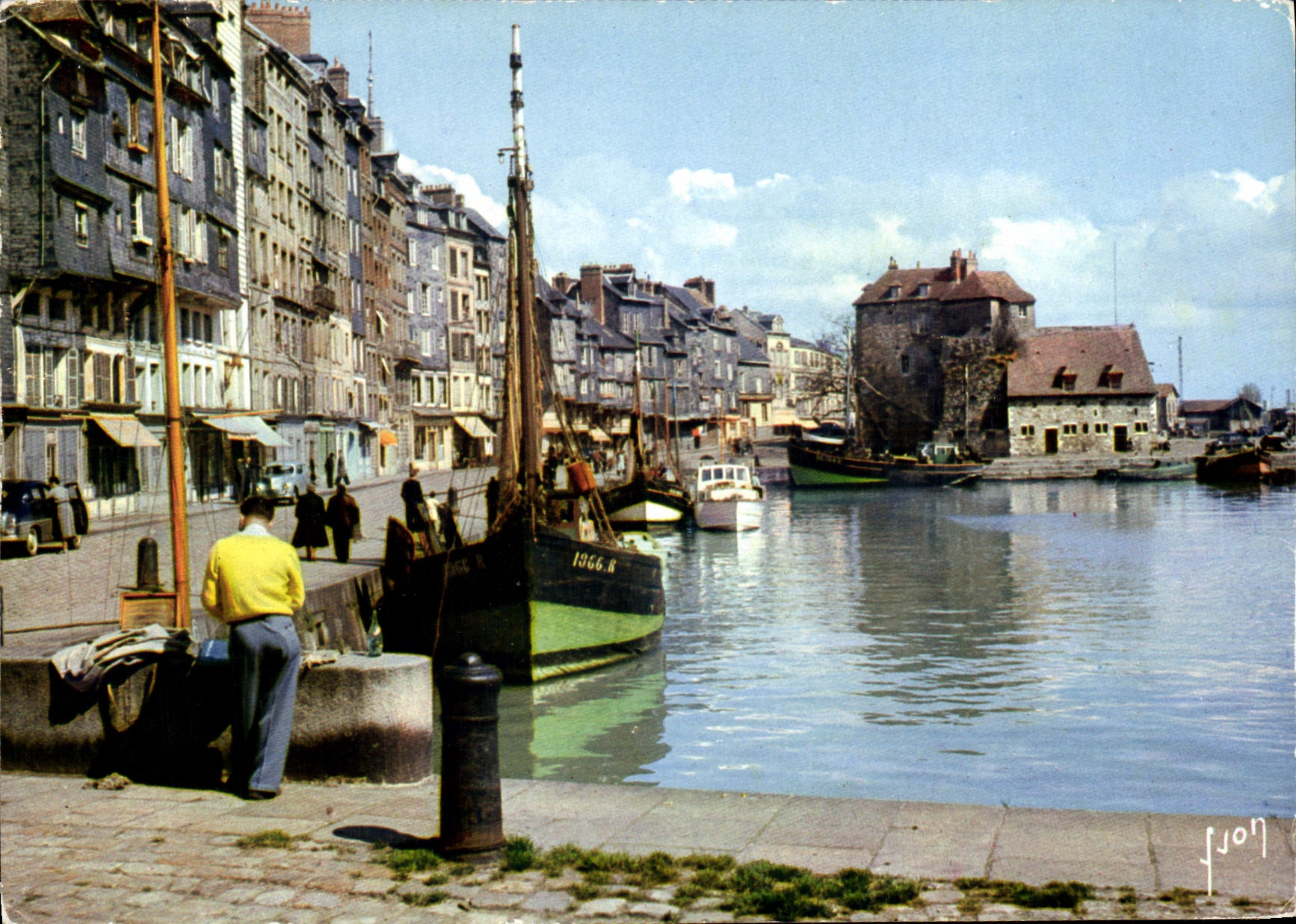 CPM Honfleur Bassin de l'Ouest et quai Sainte Catherine Bateau
