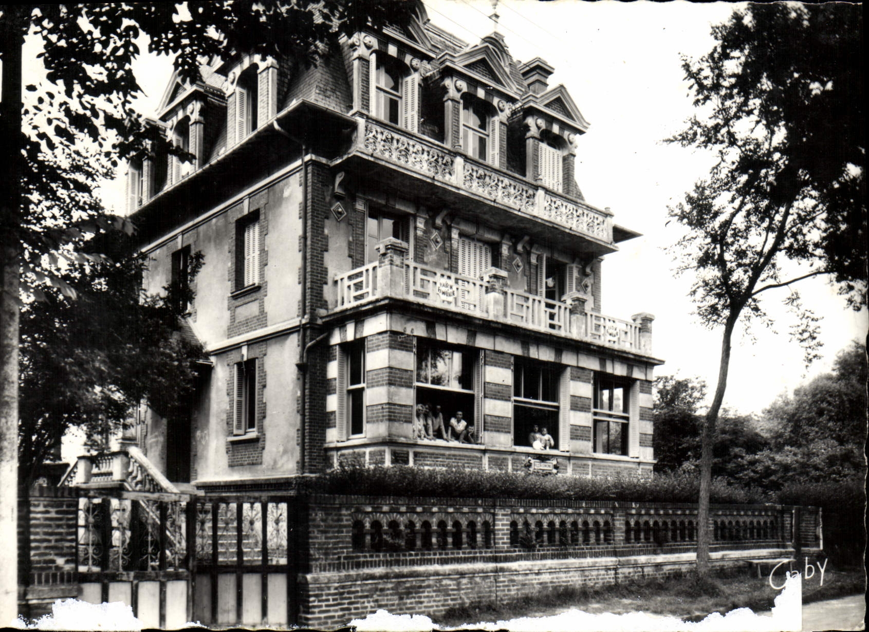 CPM Avenue de la Gare Houlgate Maison familiale de vacances Colonie