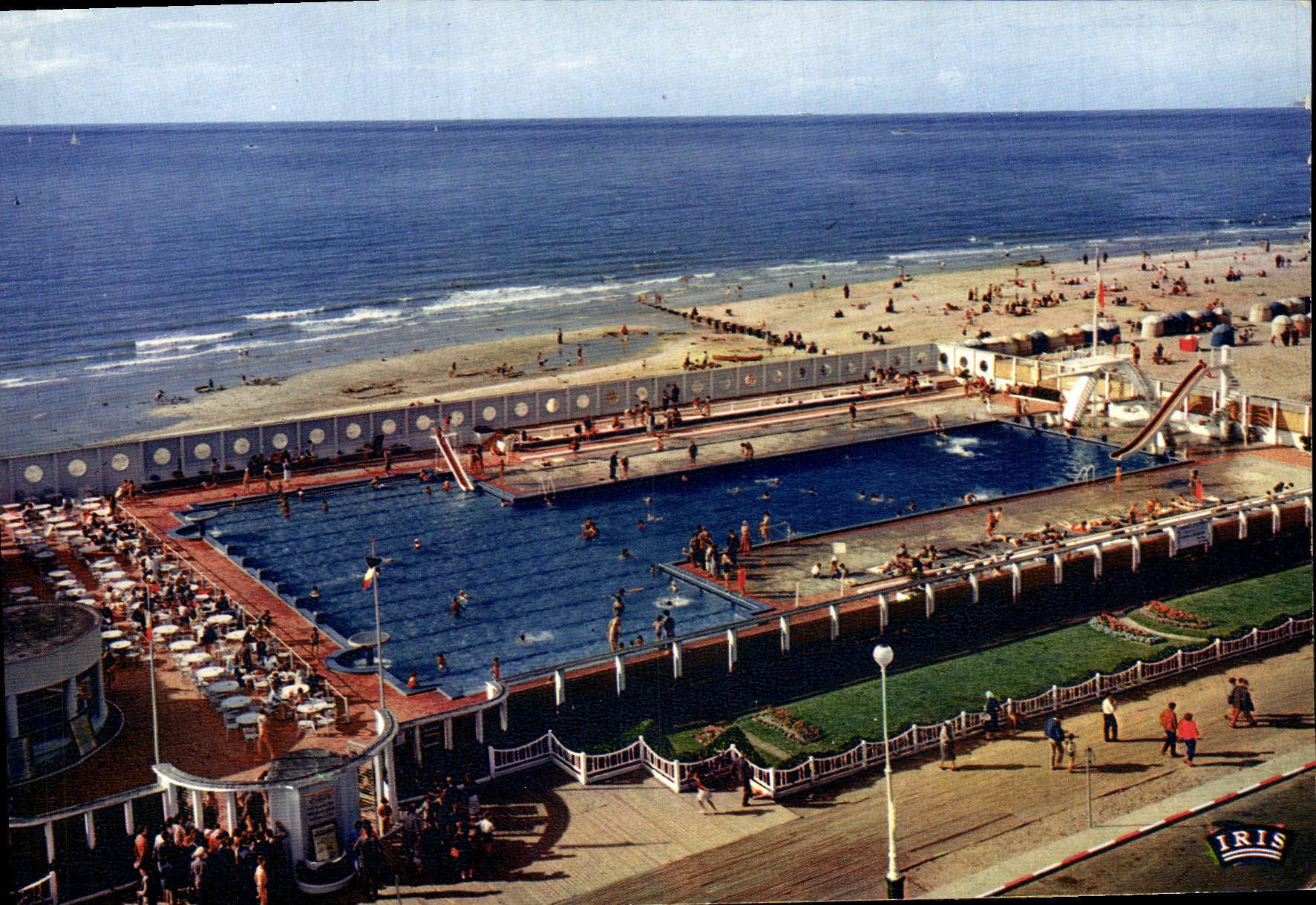 POSTAL MODERNA reina de Trouville de las playas la piscina y la playa