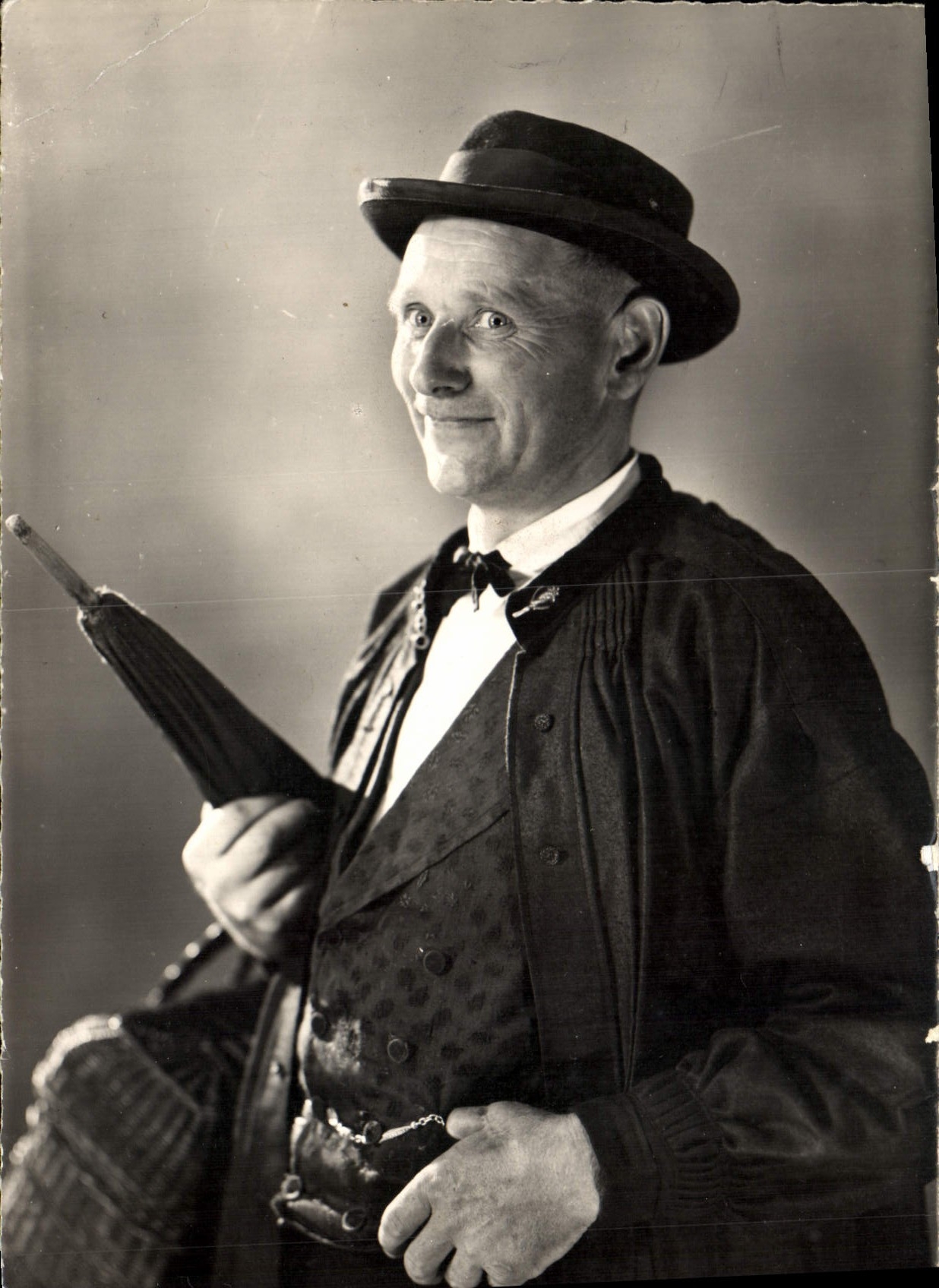 CPM La Normandie Pittoresque Normand Folklore