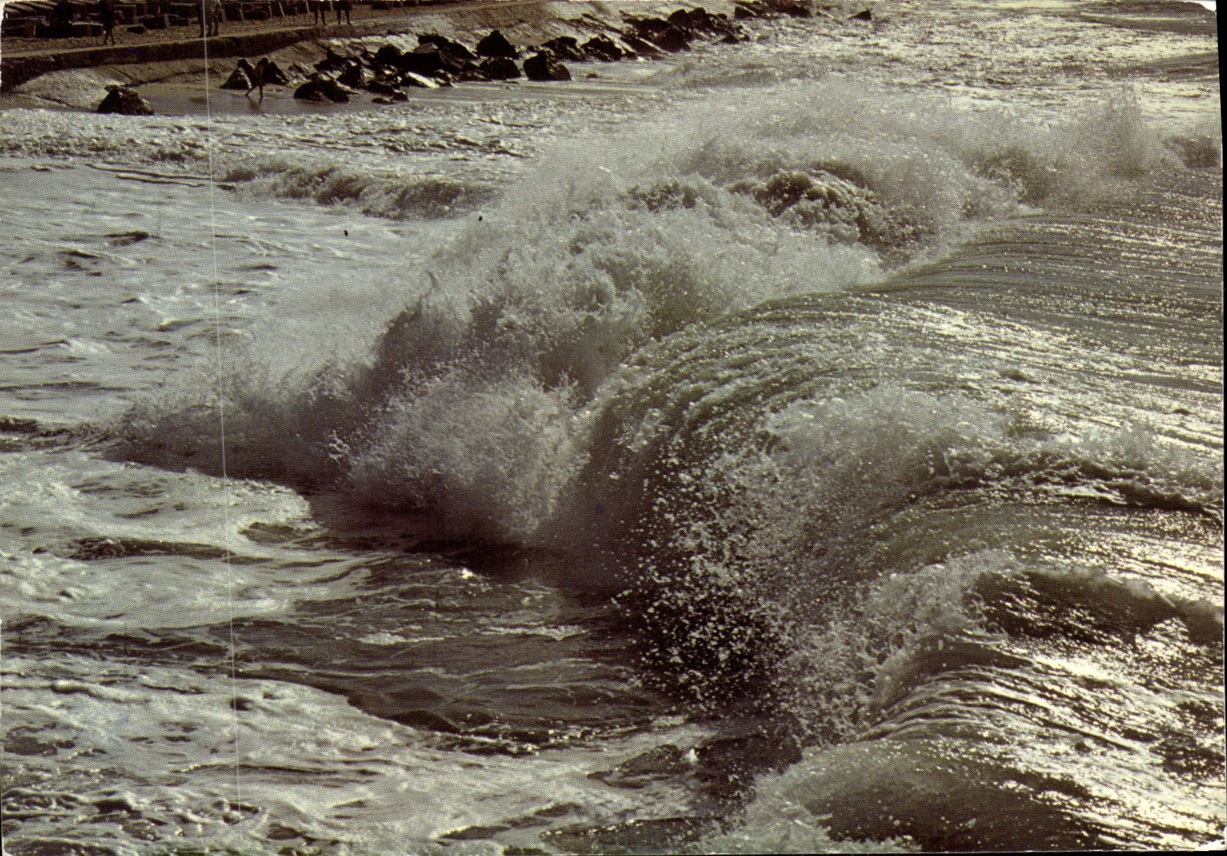 CPM Images de la Mer Deferlement d'eau sur la cote