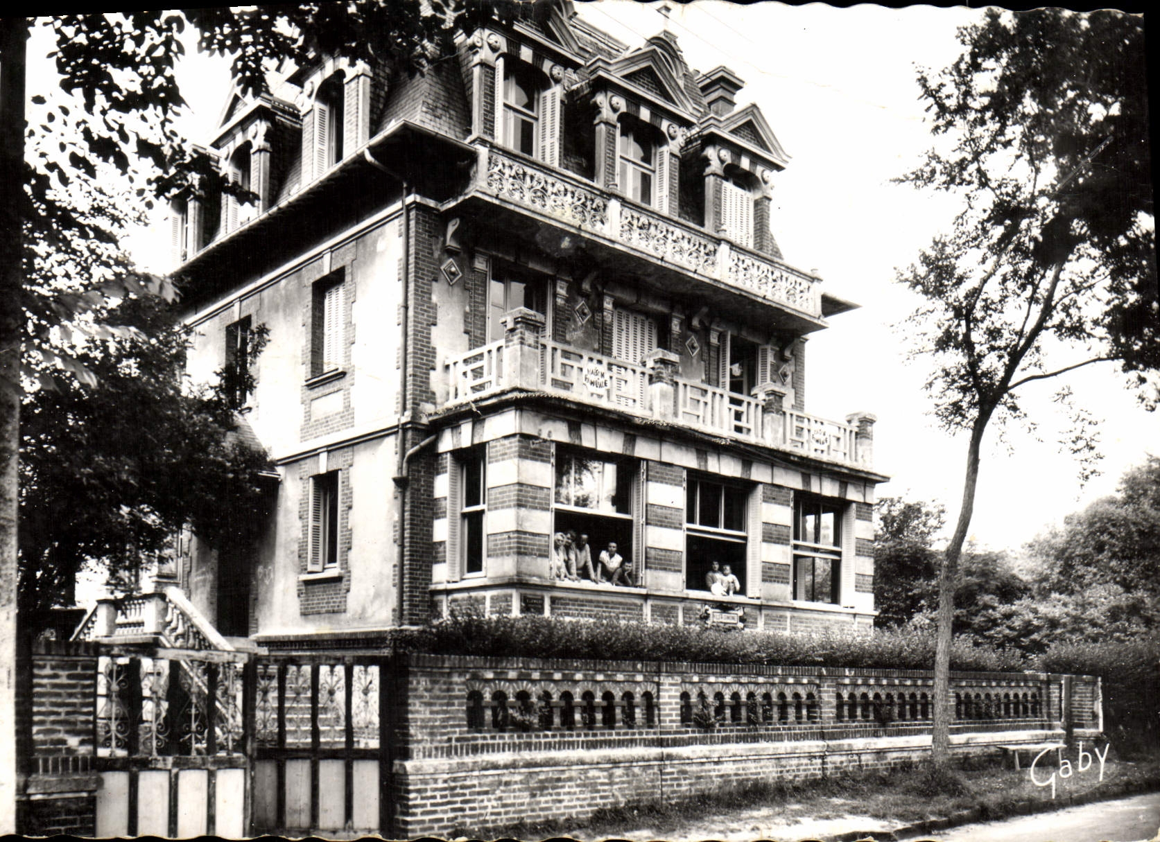 CPM Houlgate Avenue de la Gare Maison familiale de vacances Colonie Enfants