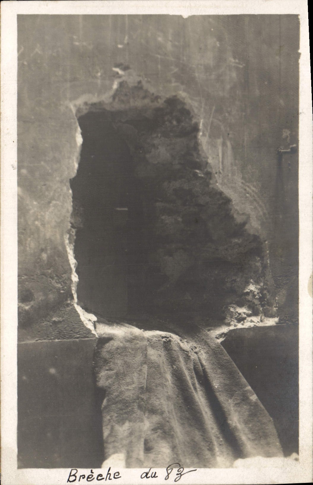 Real photo Breach of the 83