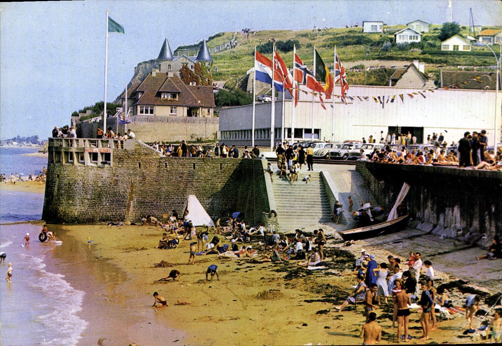 MODERN CARD Arromanches the Place of June 6th and the Museum