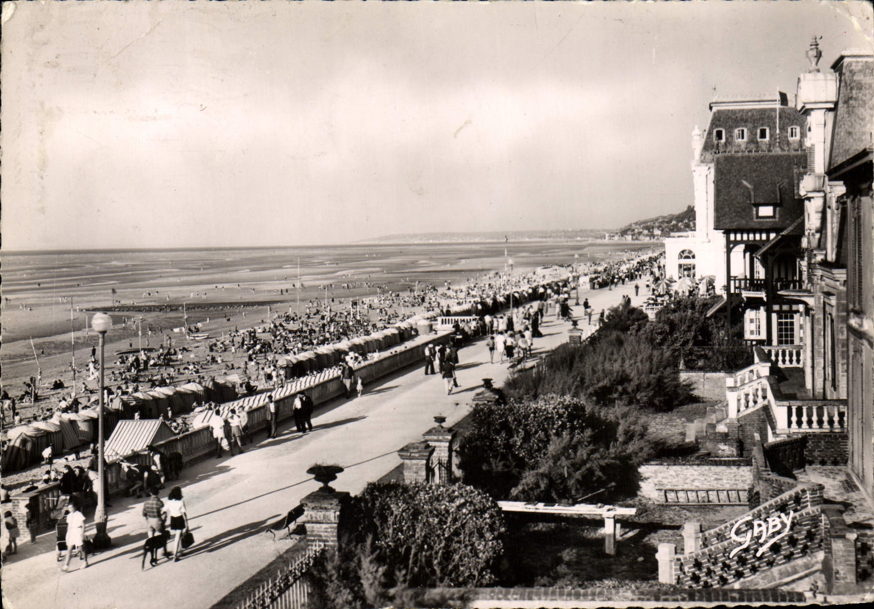 POSTAL MODERNA Cabourg la playa