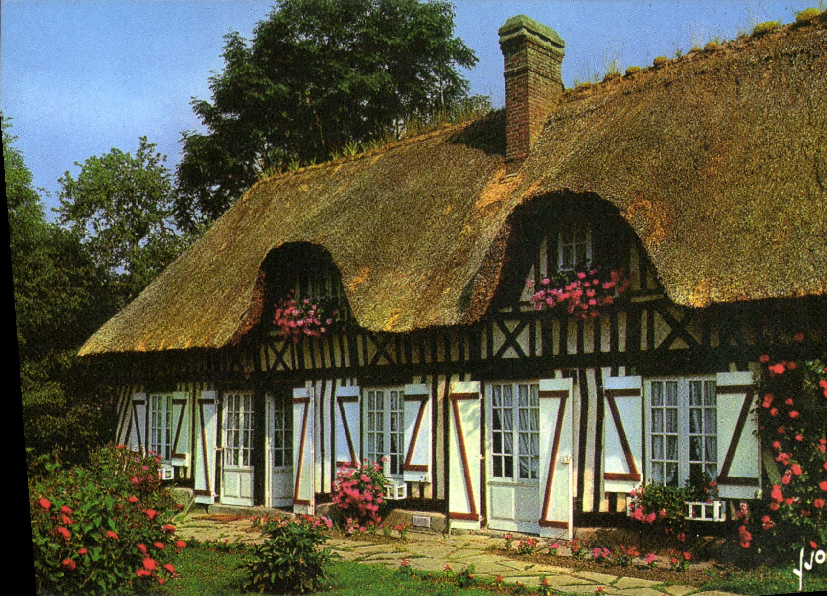 POSTAL MODERNA colores y luz de Francia una cabaña cubierta con paja