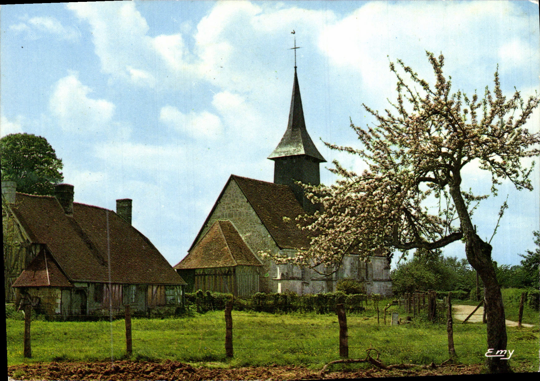 CPM La Petite Eglise Au Printemps 