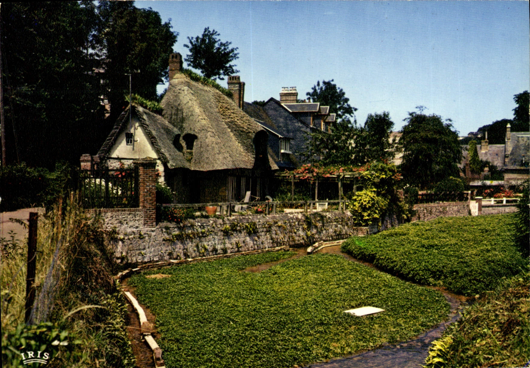 CPM Charmes et Couleurs De La Normandie Chaumiere normande 