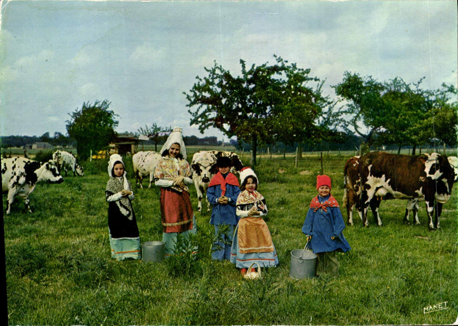 CPM Folklore normand Enfants Folklore