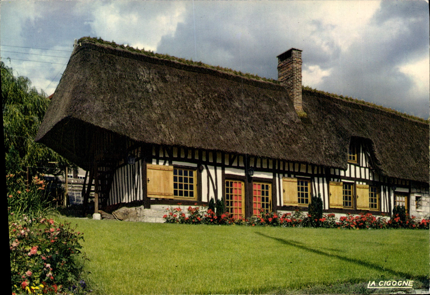 POSTAL MODERNA Normandía cubrió con paja normando de la cabaña