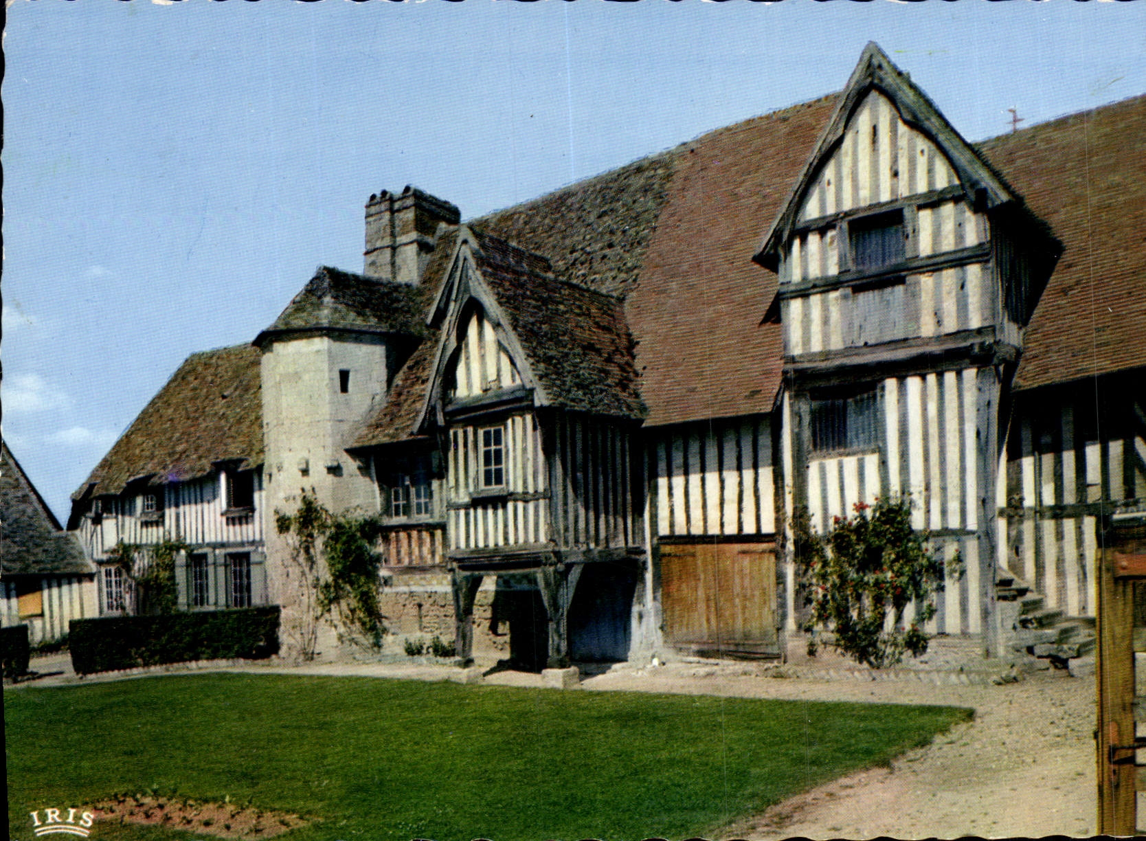 POSTAL MODERNA Normandía cierra normando