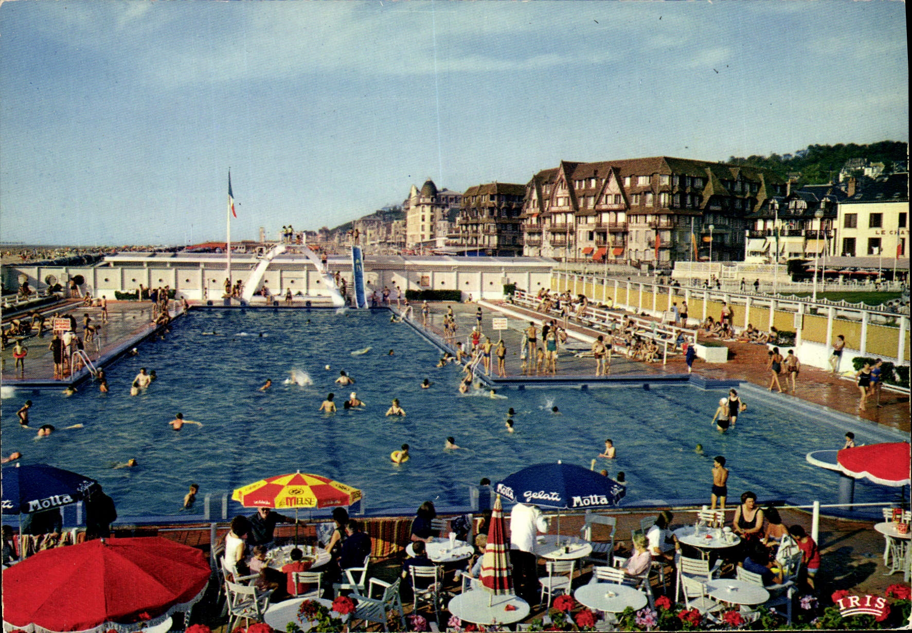 CPM Trouville Reine Des Plages La piscine et les villas