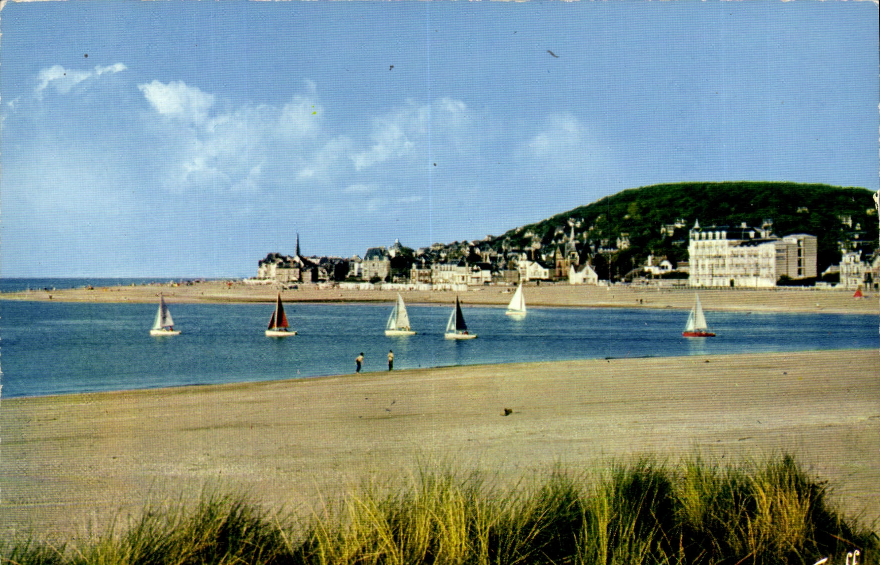 POSTAL MODERNA adivinar en el mar la playa y avistarla en Houlgate