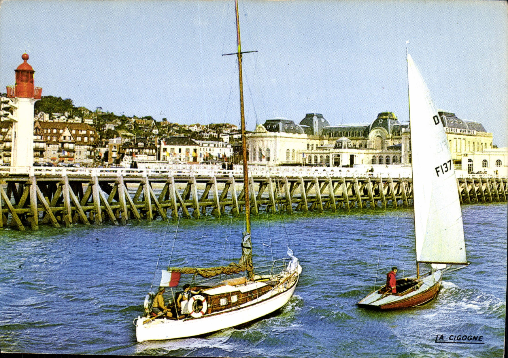 POSTAL MODERNA reina de Trouville del faro de los barcos de navegación de las playas