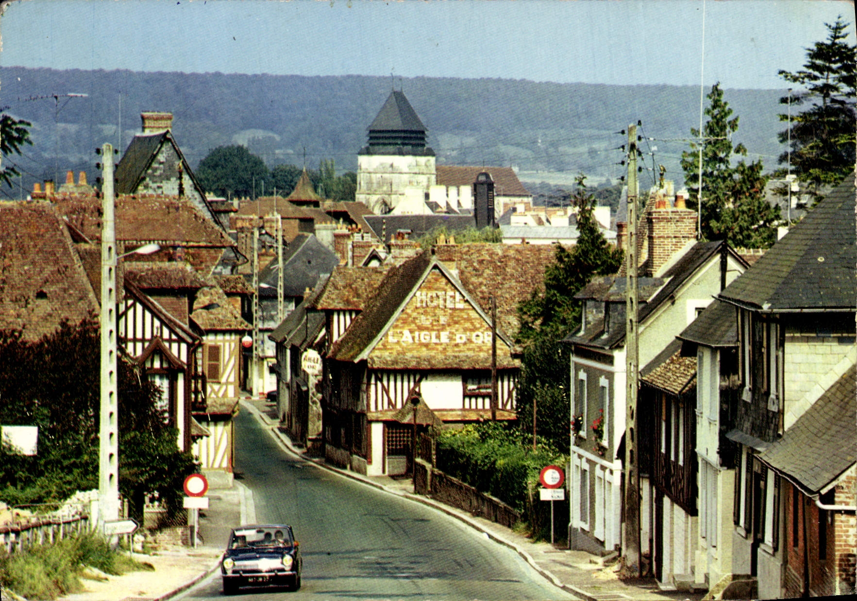 CPM Pont L'Eveque Arrivee Par la Route de Caen Hotel de l'Aigle d'or