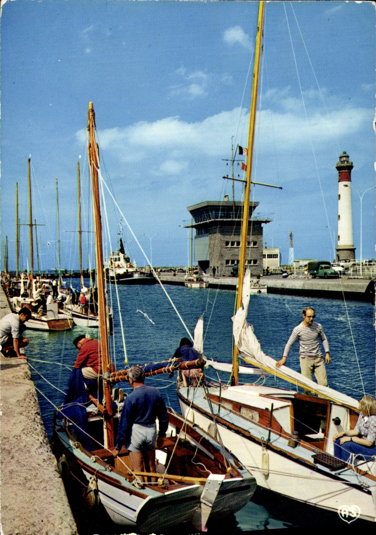 MODERN CARD Ouistreham Riva Bleated the Large Hopper Boat Fishes