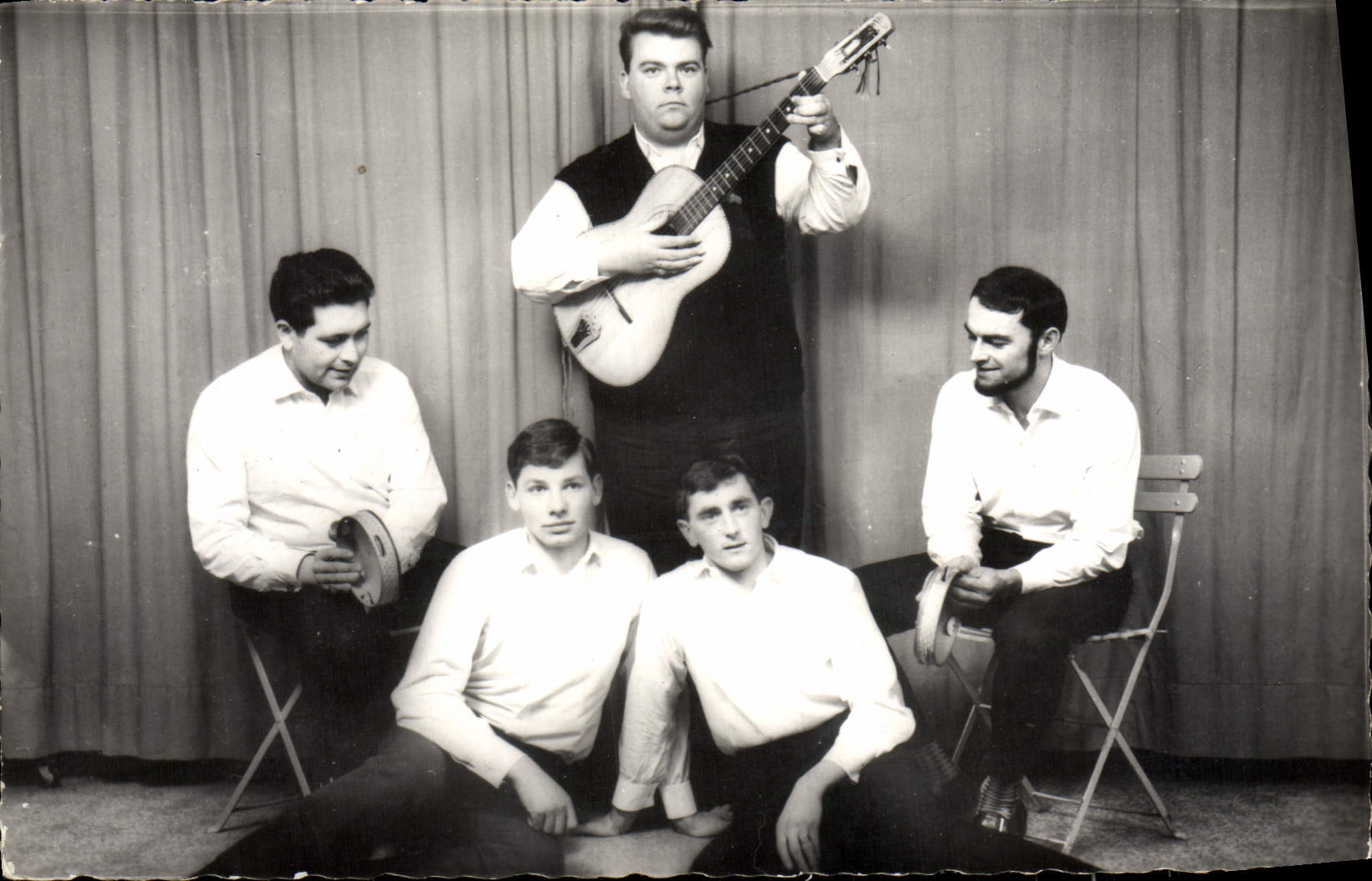 MODERN CARD the Troubadours Guitar