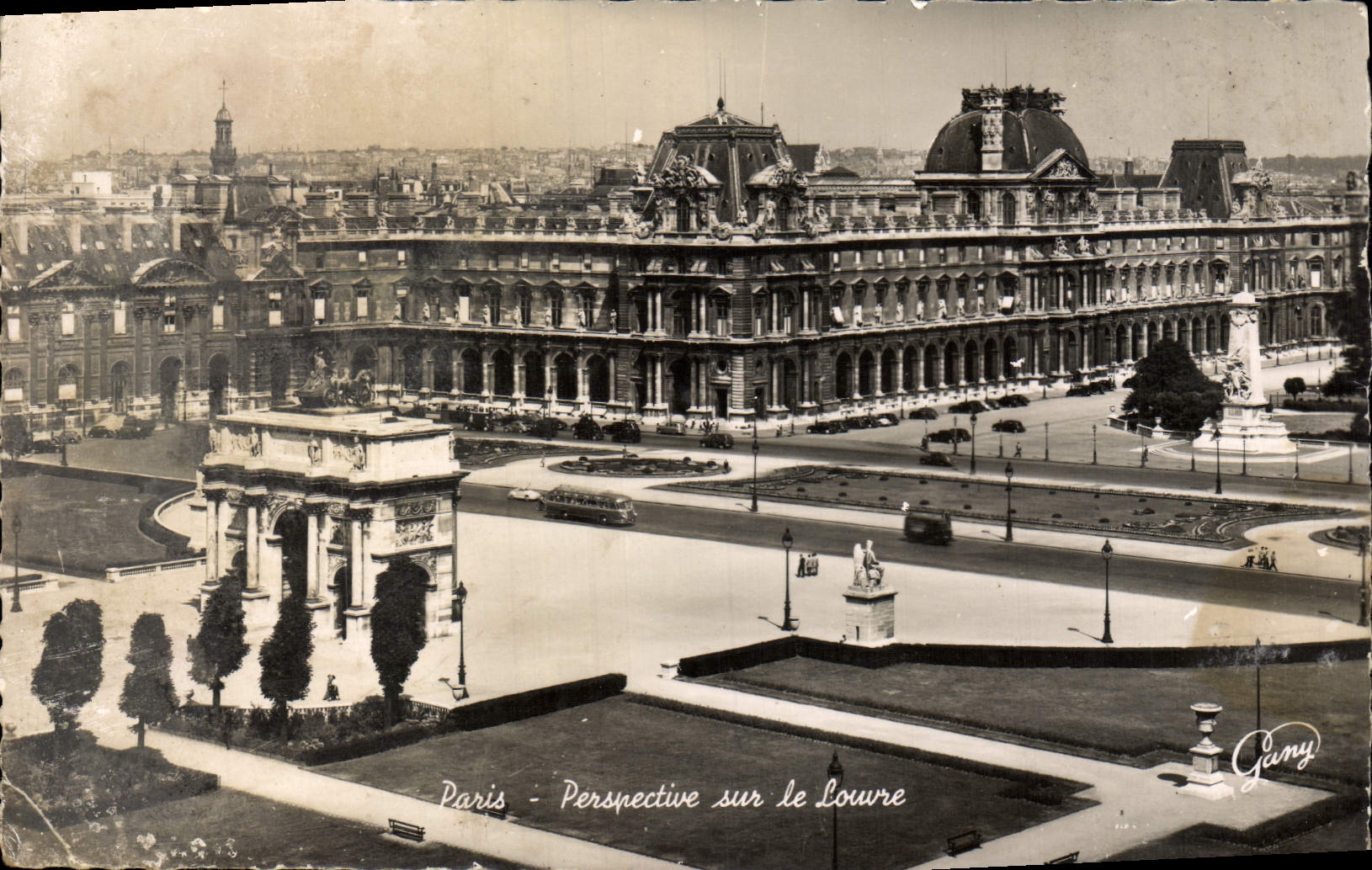 CPM Paris Persrective Sur le Louvre