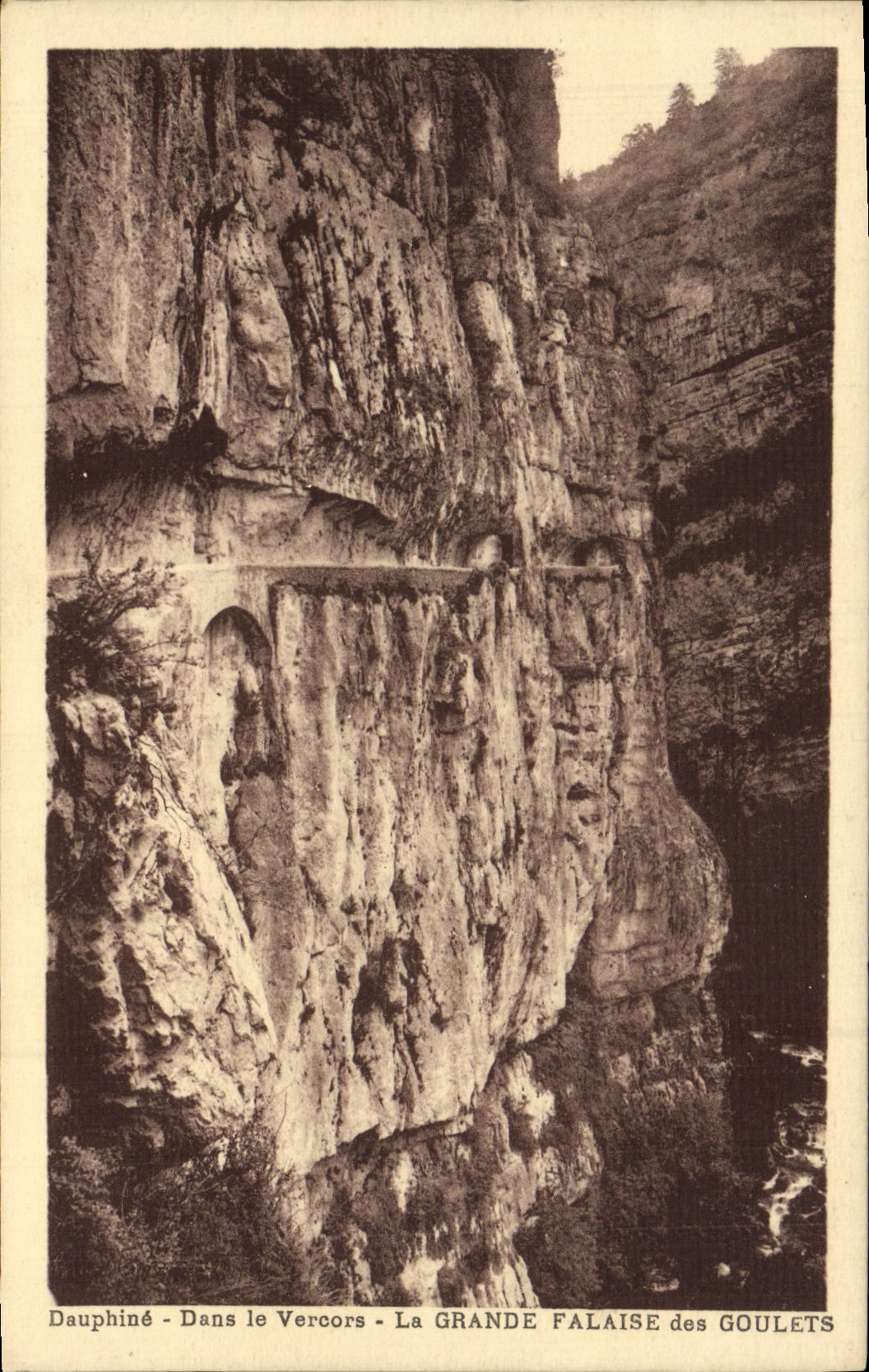 POSTAL Dauphine de la VENDIMIA en Vercors el acantilado grande de las piezas estrechas