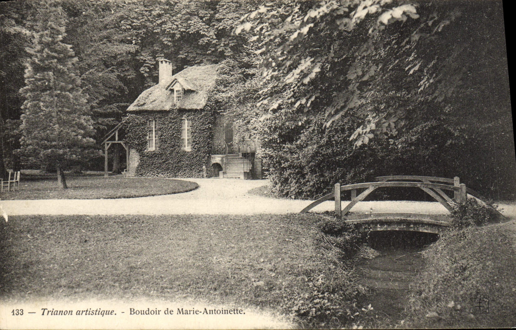 VINTAGE POSTCARD Artistic Versailles Trianon boudoir Of Marie Antoinette