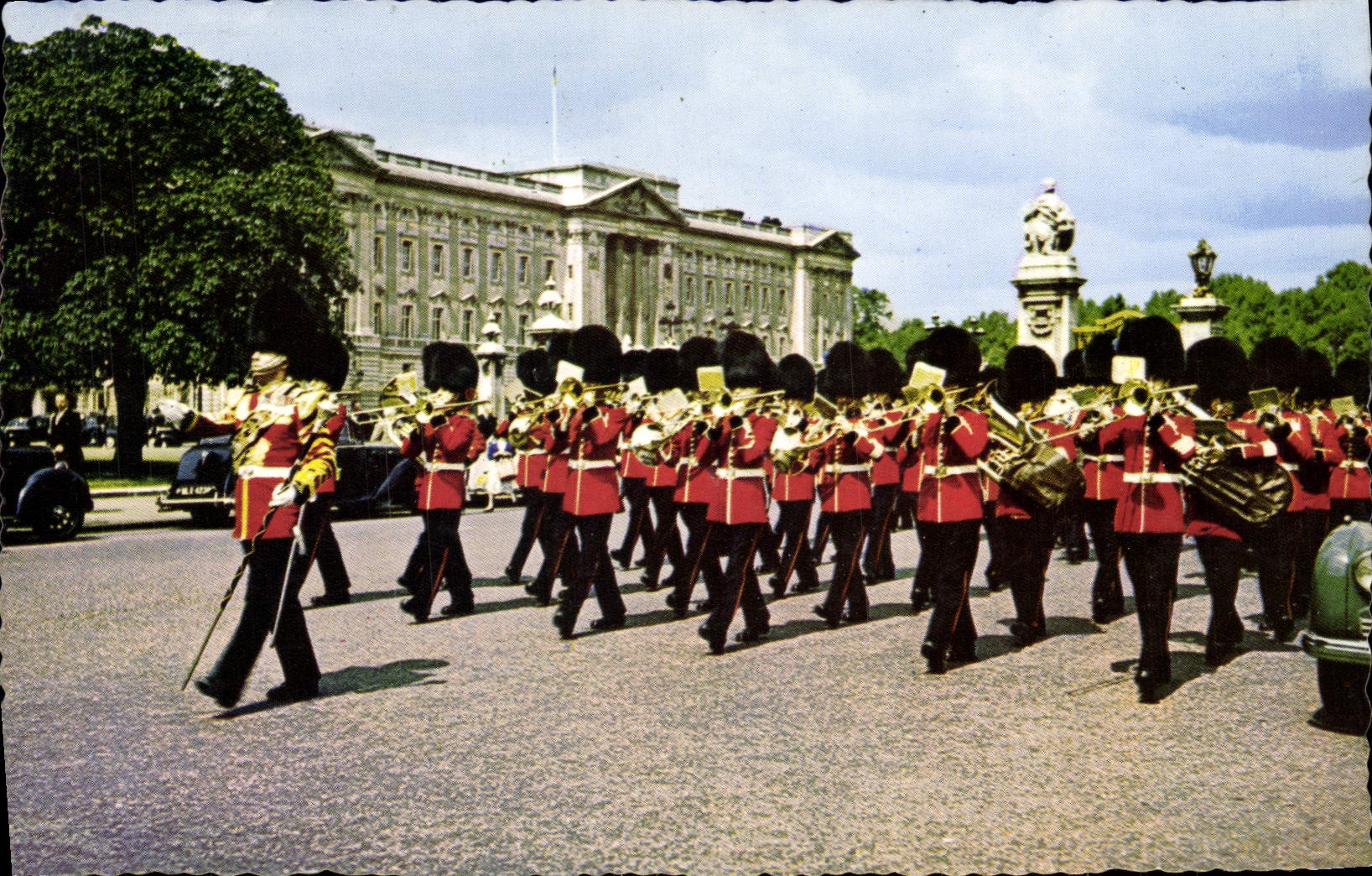 CPM Guards Band Near Buckingham Palace London