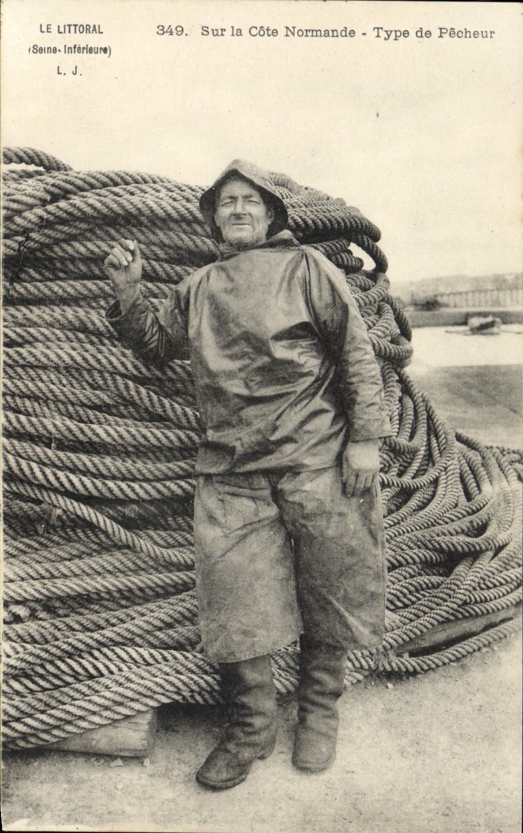 La POSTAL de la VENDIMIA el litoral en el normando estándar de la dimensión del pecador pesca a infante de marina