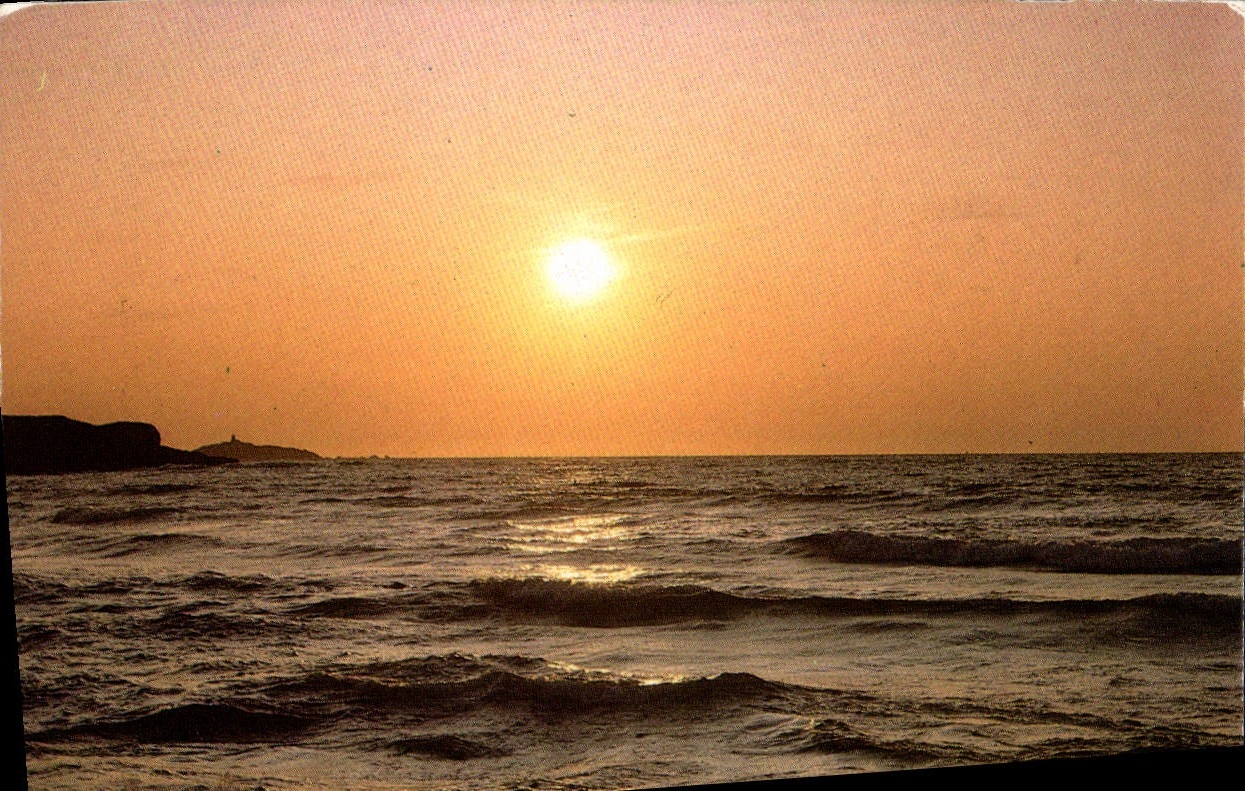 CPM Lumiere Et Beaute De La Mediterranee Coucher de soleil sur les flots