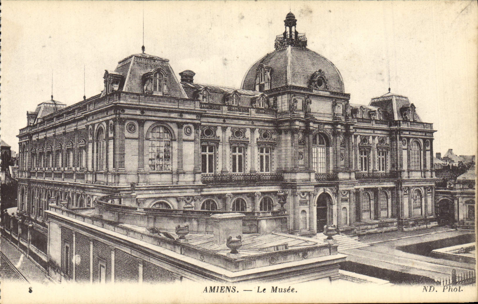 MODERN CARD Amiens the Museum