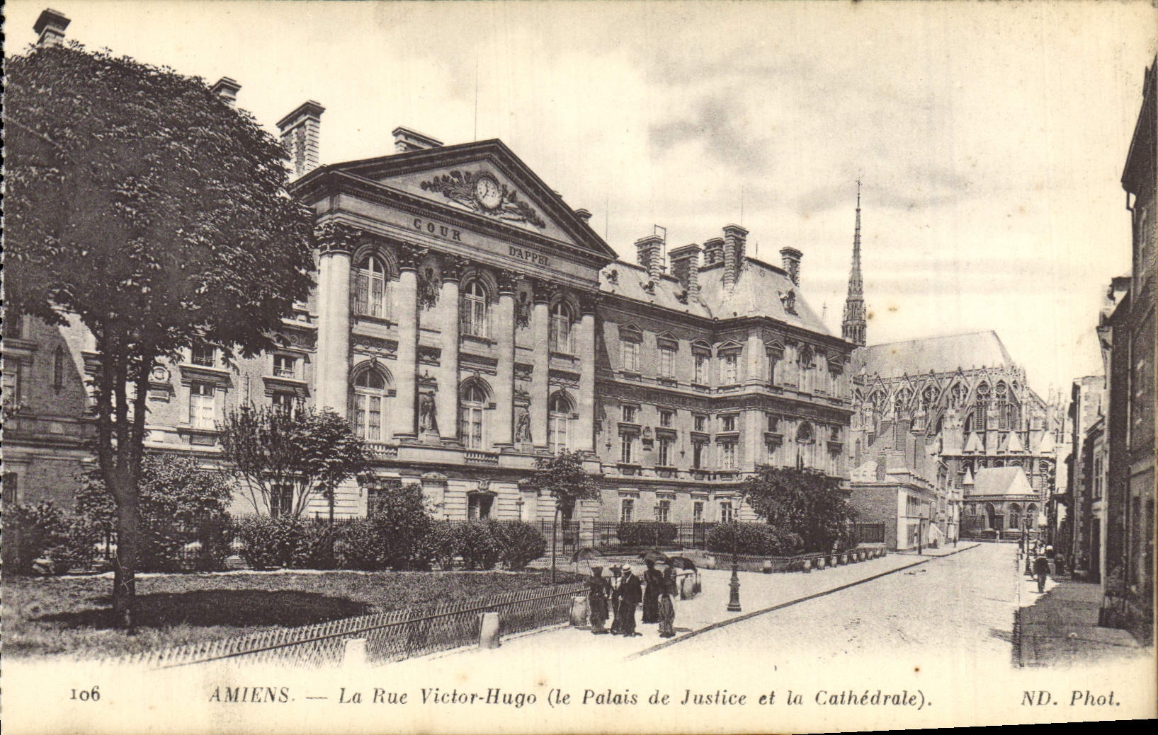 MODERN CARD Amiens the Street Victor Hugo law courts and the cathedral