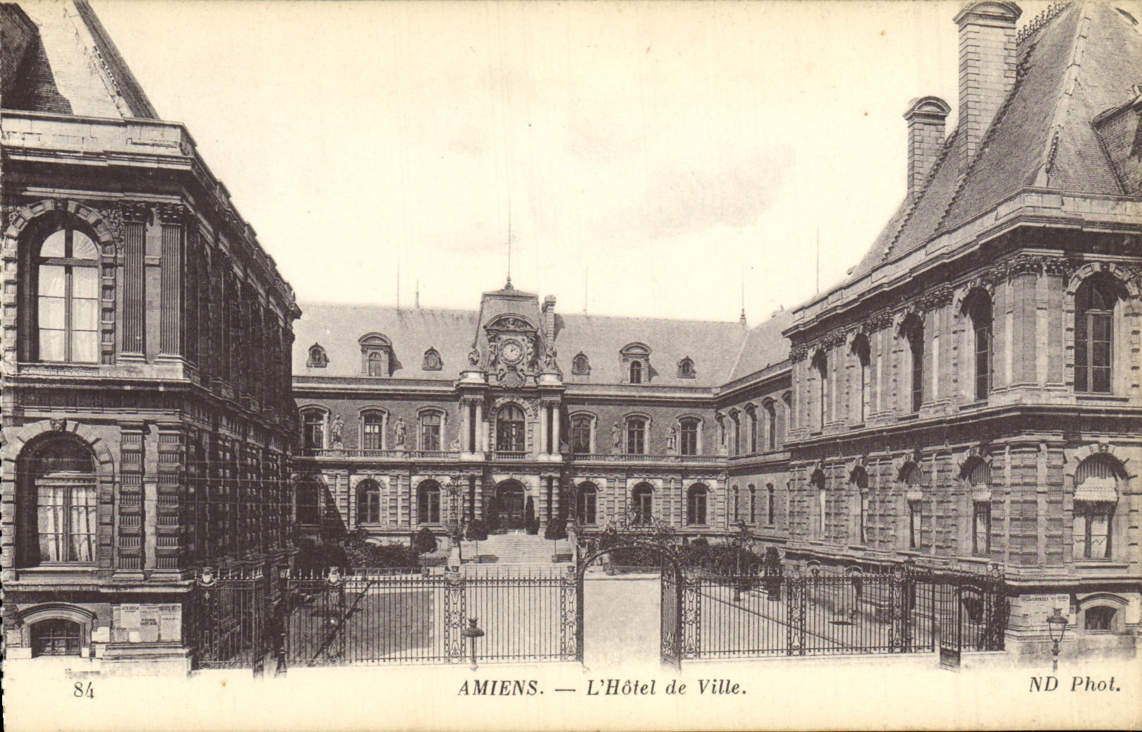 MODERN CARD Amiens the Town hall