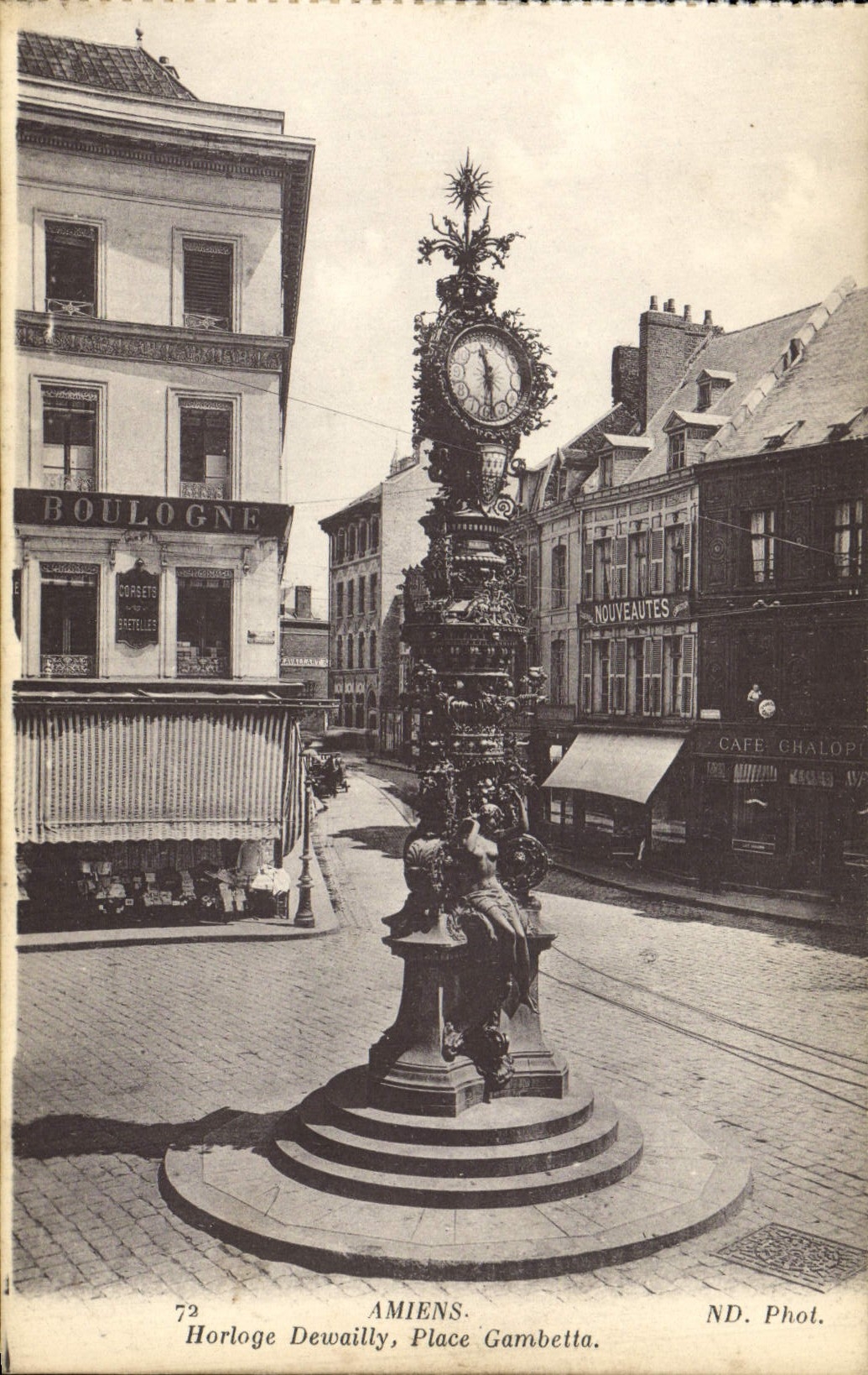 CPM Amiens Horloge Devailly Place Gambetta